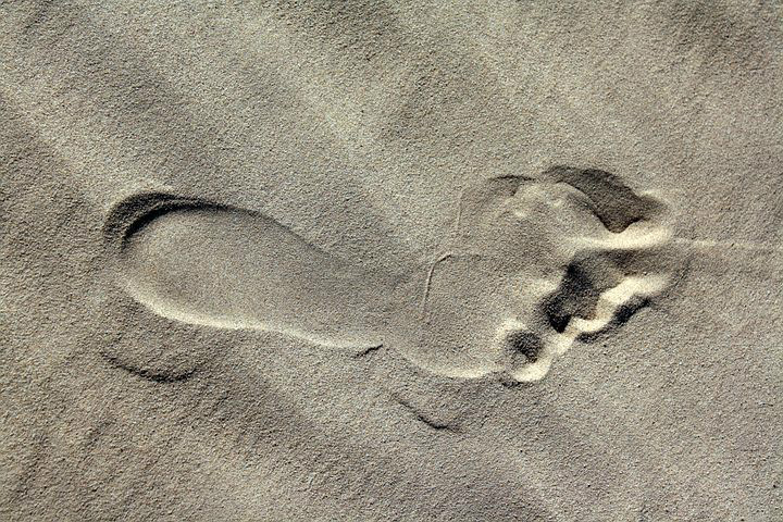 Fußabdruck © Pixabay/NinaMarie Fußabdruck im Sand